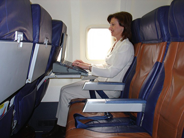 53daa7c7dcd5888e145c3154_longest-flights-laptop-stand